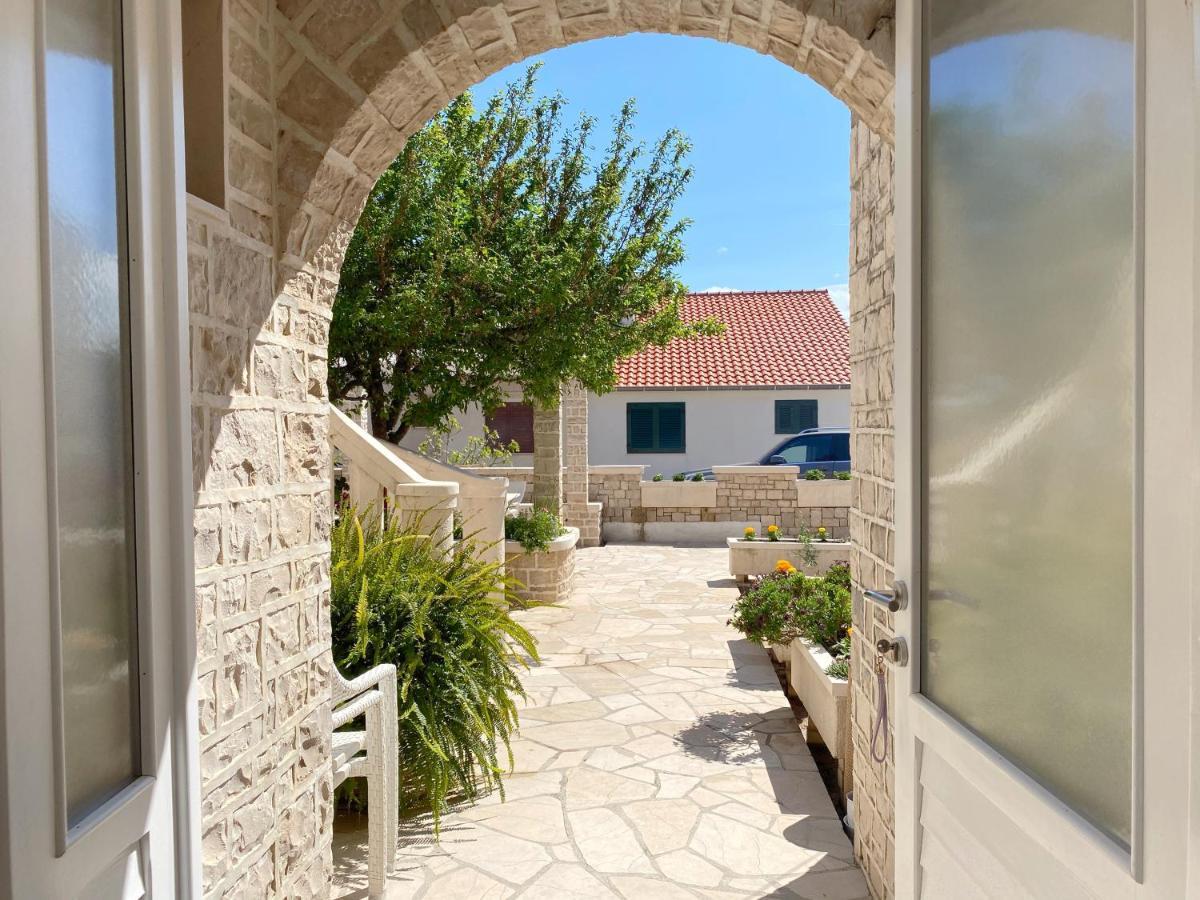 Guest House Meri 볼 외부 사진